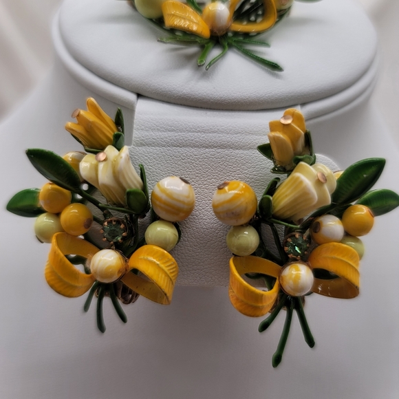 Charming Vintage Enamel Flower Bouquet Brooch and Earring Set - Picture 3 of 5